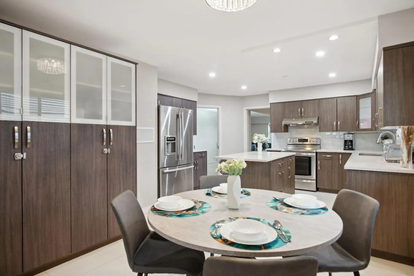 Large Multi-Family Retreat With 2 Car Garage Villa Vancouver Holiday home