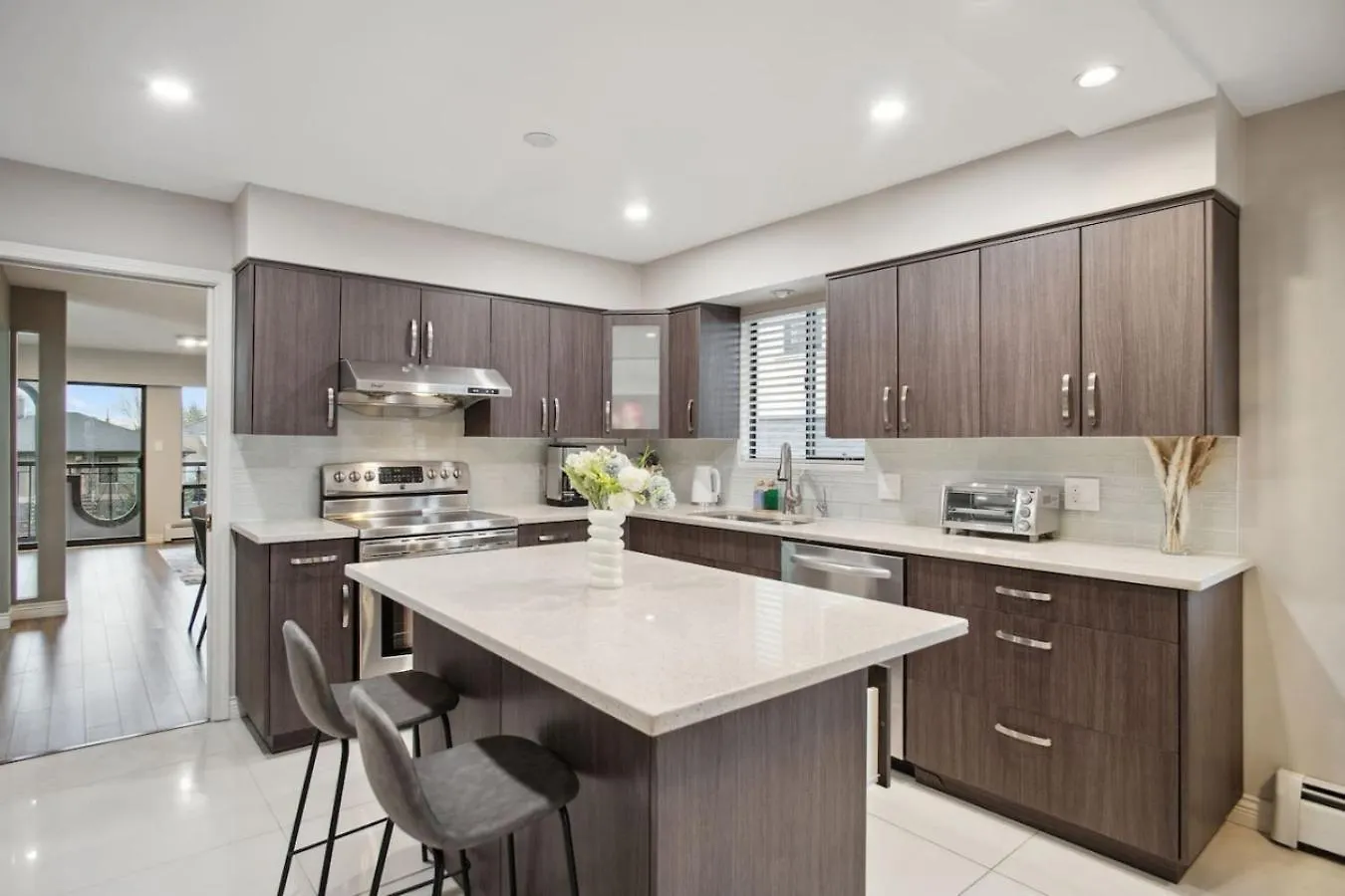 Large Multi-Family Retreat With 2 Car Garage Villa Vancouver Holiday home